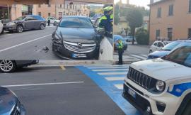 San Severino, carambola tra le auto parcheggiate dopo il tamponamento: 4 mezzi coinvolti (FOTO)