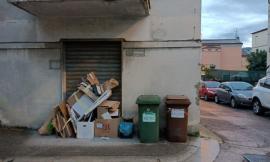 Tolentino, rifiuti abbandonati e conferiti in maniera irregolare: "Occorre senso civico"