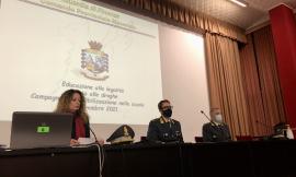 Macerata, prevenzione e lotta alle droghe nelle scuole: la Guardia di Finanza "sale in cattedra"