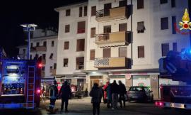 Matelica, in fiamme un appartamento: tratta in salvo una bambina di pochi mesi
