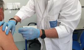 Tolentino, 250 dosi di vaccino giornaliere alle Terme: buona affluenza tra i giovani