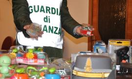 Porto Recanati, giocattoli e prodotti sanitari pericolosi per la salute: maxi sequestro