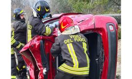 Morrovalle, violento schianto al volante: donna resta intrappolata tra le lamiere