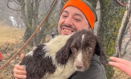 Storia di Natale a lieto fine: cagnolina precipitata nel dirupo, salvata dal soccorso alpino