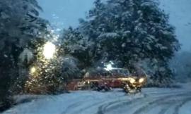 Il Maceratese sotto la morsa della neve: disagi lungo la provinciale Tolentino-San Severino (FOTO)