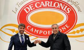 Il senatore Gasparri affascinato dai maccheroncini di Campofilone: visita al pastificio De Carlonis