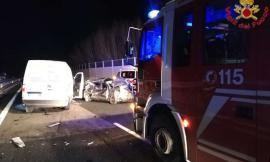 Camerino, incidente in superstrada: coinvolti tre mezzi, un ferito trasferito d'urgenza a Torrette