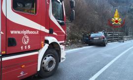 Visso, auto si schianta contro le barriere in ferro: giovane a Torrette in eliambulanza