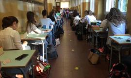 Maturità, tornano gli scritti: gli studenti non ci stanno. Ma le proteste (nelle Marche) sono congelate
