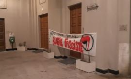 Foibe, compare striscione negazionista. Prisco: "Clima inaccettabile"