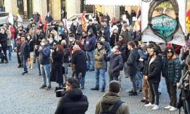"Non chiamatelo incidente": studenti in piazza per Giuseppe e Lorenzo