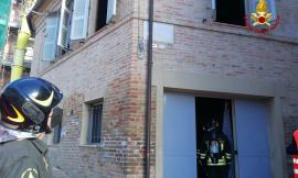 Tragico incendio in un appartamento del centro: perde la vita un 57enne