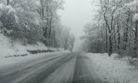 Maltempo, nevica nell'entroterra maceratese: sui centri del cratere coltre di 20 centimetri