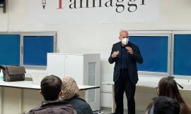 Macerata, “La lettura che comunica bellezza”: Simone Maretti all’IIIS Bramante-Pannaggi