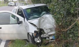Cingoli, auto finisce fuori strada: uomo soccorso in eliambulanza, è grave