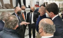 Il presidente Acquaroli al Micam 2022 per parlare di guerra e crisi dei calzaturieri nelle Marche