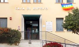 Ucraina, gli anziani della casa di riposo di Tolentino in lacrime. Spunta bandiera della pace