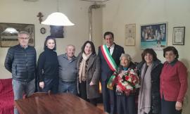 San Ginesio, nonna "Lina" compie 104 anni: a festeggiarla anche Ilenia, fuggita dalla guerra in Ucraina