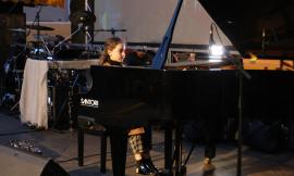 Pianista di 9 anni fuggita dalla guerra suona alla festa di Pesaro capitale della Cultura
