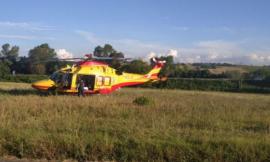 Pollenza, ciclista di 15 anni investito da un'auto: soccorso d'urgenza in eliambulanza