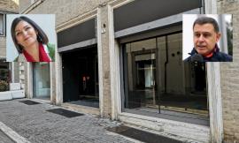 Macerata, un nuovo ascensore in vicolo Ferrari. Il Comune acquista l'ex Upim, ma l'opposizione frena