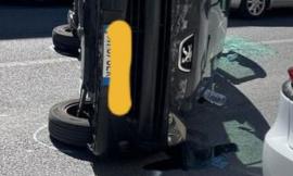 Macerata, auto si ribalta a Sforzacosta: traffico bloccato