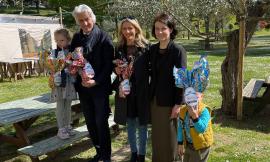 Macerata, il sindaco dona 60 uova di Pasqua ai bambini