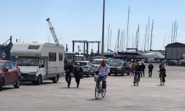 Civitanova, troppe auto nell'area portuale. FIAB: "Spazio invivibile, il Comune agisca"
