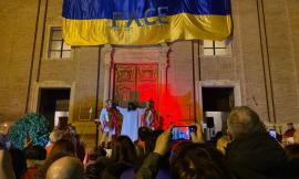 Fabriano, la Via Crucis al tempo della guerra in Ucraina. "Mandiamo messaggio di speranza" (FOTO)