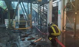 Incendio Cosmari, ufficiali i dati sulle diossine. “Livelli nella norma, rischio ambientale superato”
