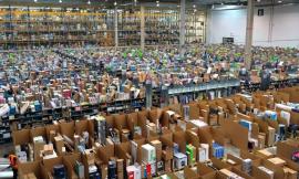 Mega centro Amazon nelle Marche, si accelera: il Comune approva la variante