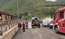 Dramma a Pieve Torina, uomo schiacciato dalla propria auto mentre la spinge (FOTO)