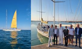 Civitanova, la leggendaria New Zealand Endeavour approda al molo sud