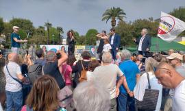 Civitanova - Giuseppe Conte in piazza per sostenere Squadroni, ma è flop di presenze (FOTO)