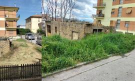 Mogliano, i residenti di via Rossini alzano la voce: "Da 40 anni danno igienico e d'immagine. Urge soluzione"