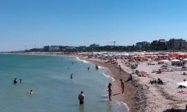 Election Day 2022, a Civitanova seggi vuoti e spiagge piene