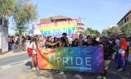 'Ai marchigiani non gliene frega nulla dei diritti civili'. La lezione del Pride di Pesaro (FOTO e VIDEO)