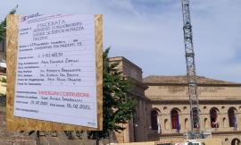 Macerata, compare una Gru davanti lo Sferisterio a pochi giorni dall’Opera Festival. “Danno al patrimonio artistico della città”