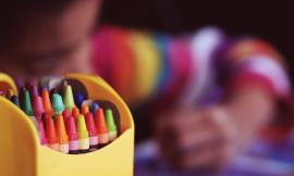 Bimbi strattonati, offesi e chiusi in uno sgabuzzino: maestra condannata a un anno e quattro mesi