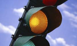 Morrovalle, traffico in aumento sulla sp485. La soluzione: semaforo con luce gialla lampeggiante