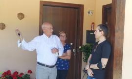 Visso, nella SAE di Giancarlo e Anna. “Addio alla nostra casa: la ricostruzione è ancora lunga” (FOTO e VIDEO)