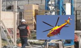 Civitanova, precipita dal vano delle scale: operaio in gravissime condizioni a Torrette