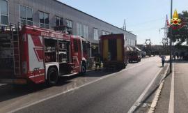 Scoppia incendio in una farmacia: evacuato l'edificio