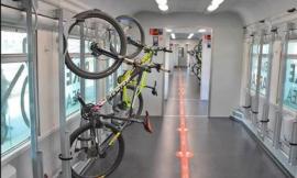 Marche, sui treni nuove carrozze dedicate alle bici: confermato sconto bus per gli studenti