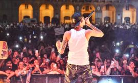 AKA 7even show a Civitanova: piazza XX Settembre gremita