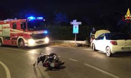 Recanati - Auto contro scooter, giovane rimane incastrato sotto la vettura: è grave
