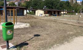 "Chi raccoglie, semina civiltà". A Castelraimondo arrivano gli 'ecogdog' per i rifiuti canini