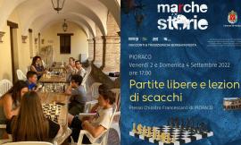 Pioraco, tornano a settembre le partite libere e le lezioni di scacchi al chiostro francescano