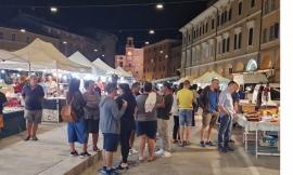 San Severino, la mostra mercato "Una piazza d'altri tempi" saluta l'estate: domani l'ultima data