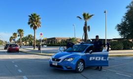 Il cane antidroga 'fiuta' l'hashish nel cespuglio: controlli straordinari della polizia a Civitanova